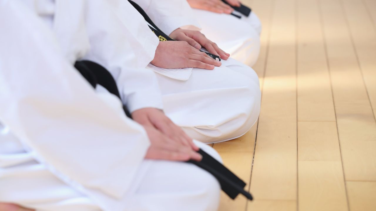 ¿Cuál es la mejor edad para empezar artes marciales? Descubrí los beneficios de comenzar desde temprana edad y por qué nunca es tarde para entrenar cuerpo y mente.